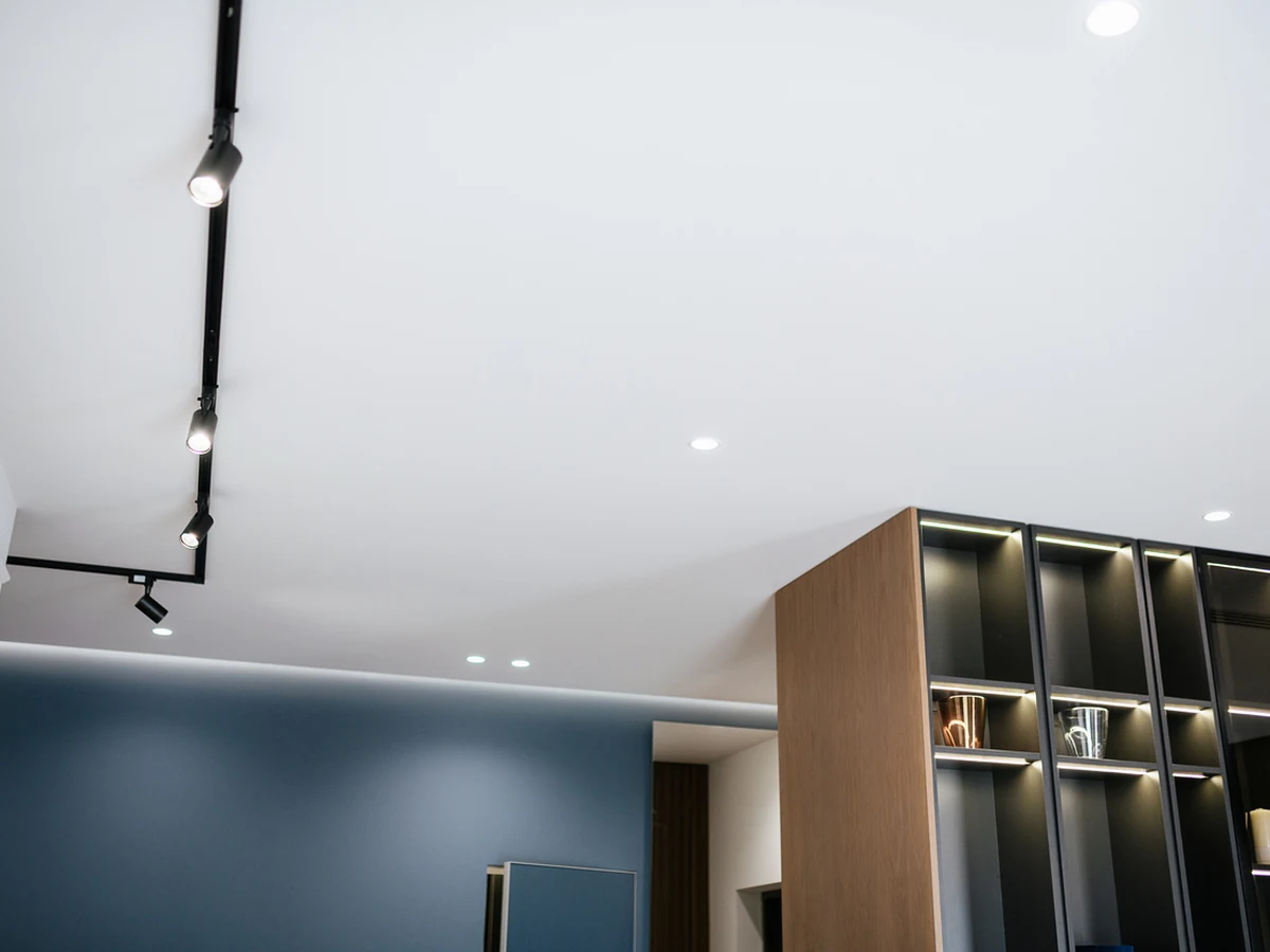 ceiling-painting-white-ceiling-black-cotswolds-decorators White ceiling painting with black trim by Cotswolds Decorators