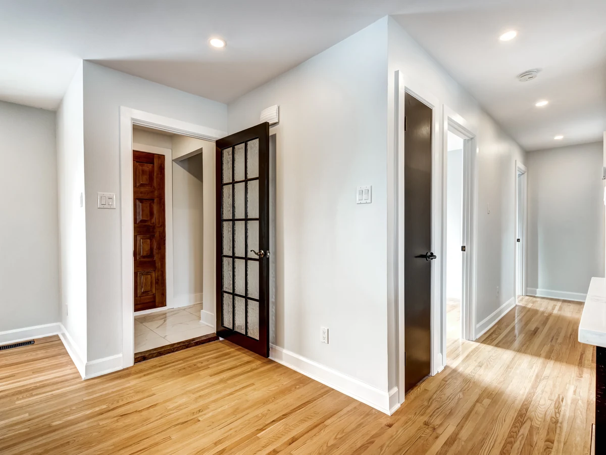 hallway-painting-clean-white-hallway-cotswolds-decorators White hallway painting finish by Cotswolds Decorators in the Cotswolds