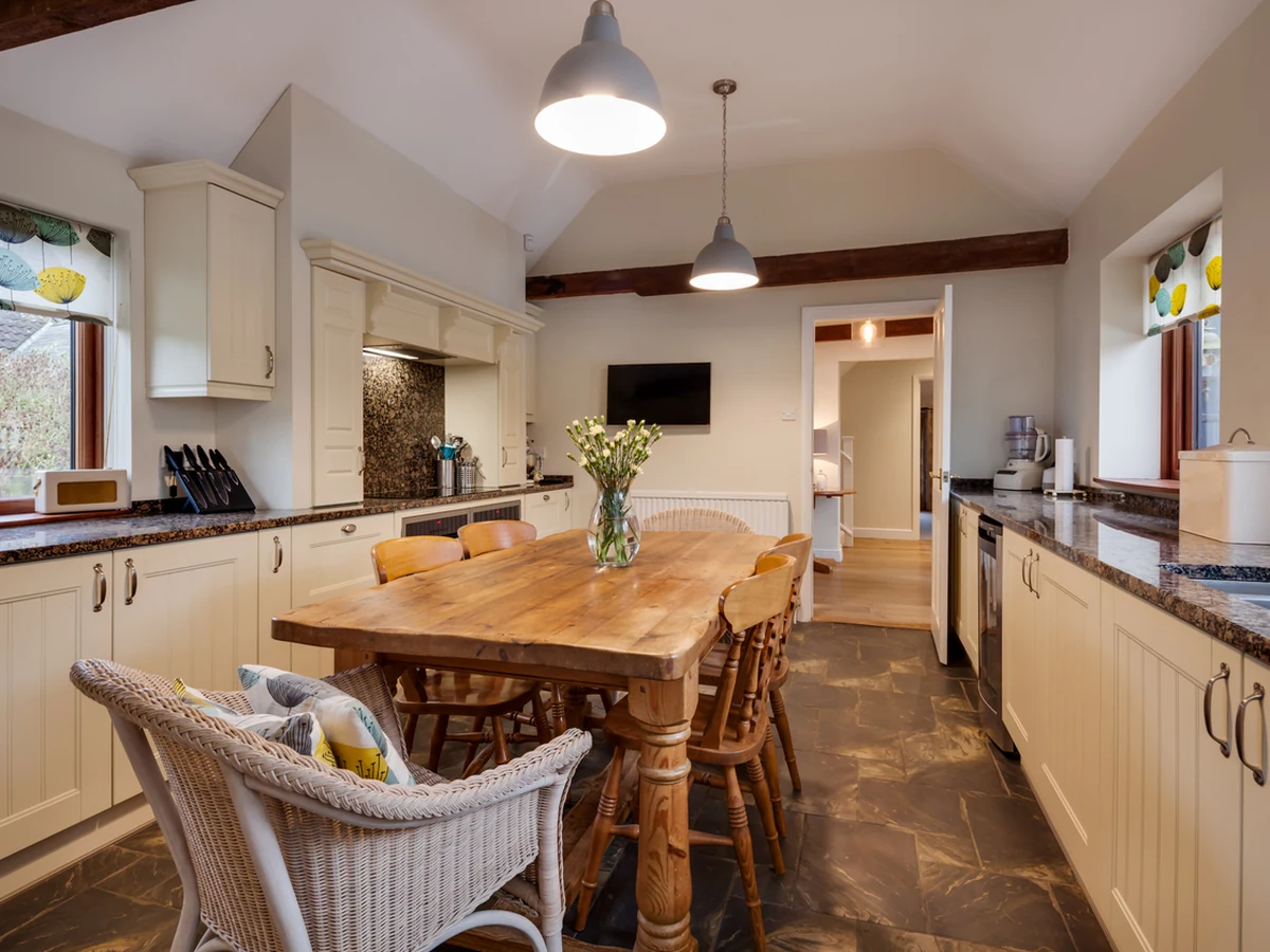 Painting costs in the Cotswolds - country kitchen painted cream by Cotswolds Decorators