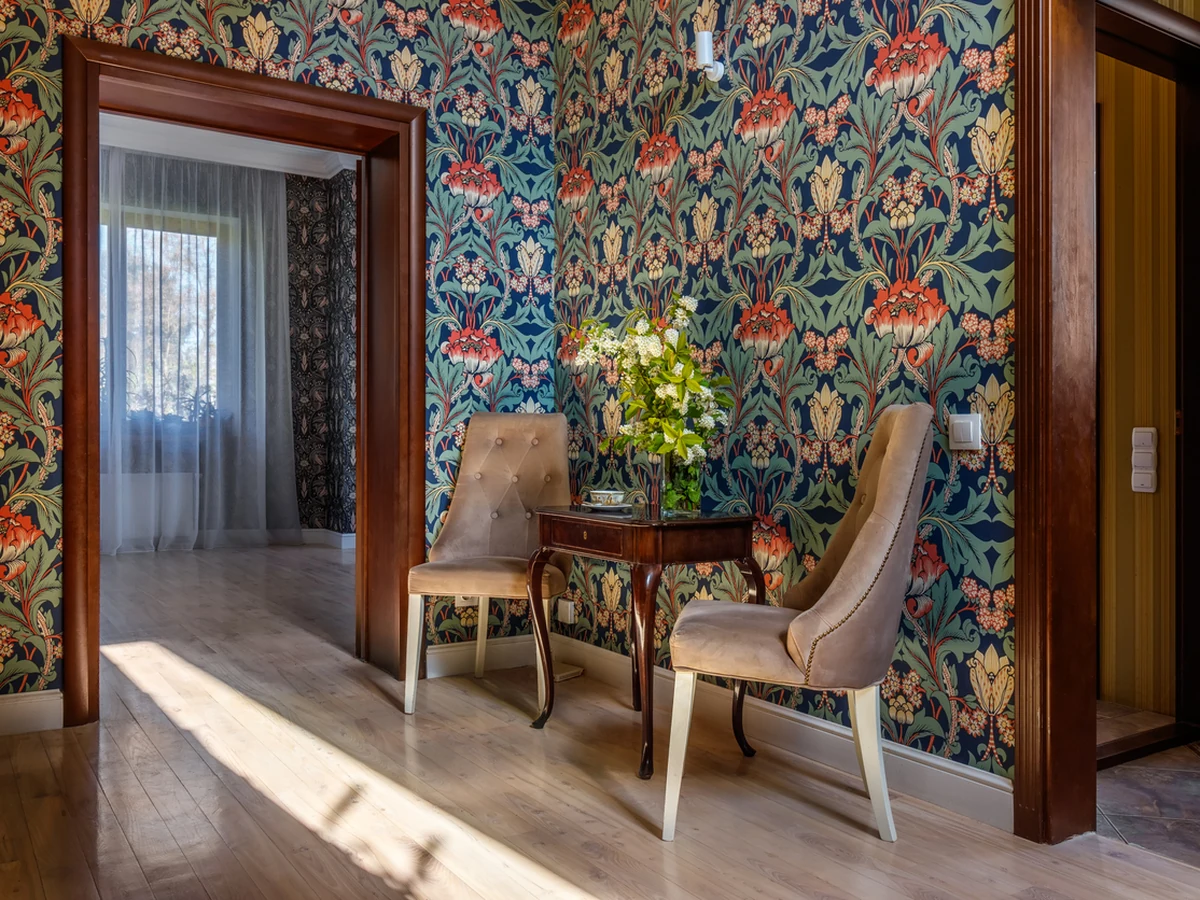 wallpapering-ornate-floral-wallpaper-cotswolds-decorators Ornate floral wallpaper hung by Cotswolds Decorators in a period property